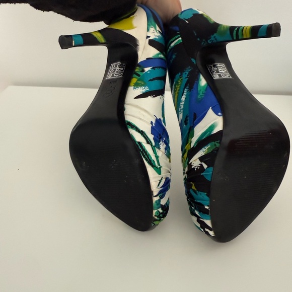 Colorful Patterned Peep-Toe Heels - Picture 5 of 7